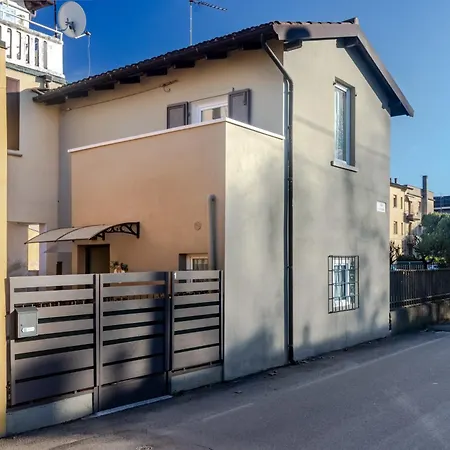 Botanical House Near Bologna With Free Parking Dom wakacyjny San Giorgio di Piano